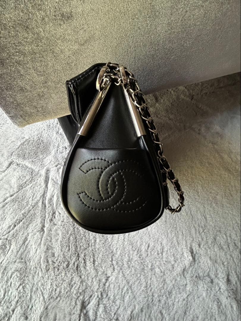 CHANEL ノベルティ シルバーチェーン ショルダーバッグ チャーム付き