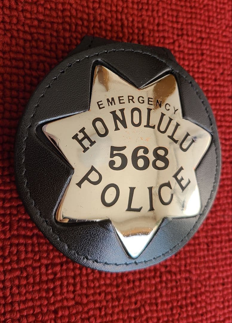 米国ポリスバッジ ヴィンテージ HPD【ホノルルPD】PF社製バッジホルダー付き