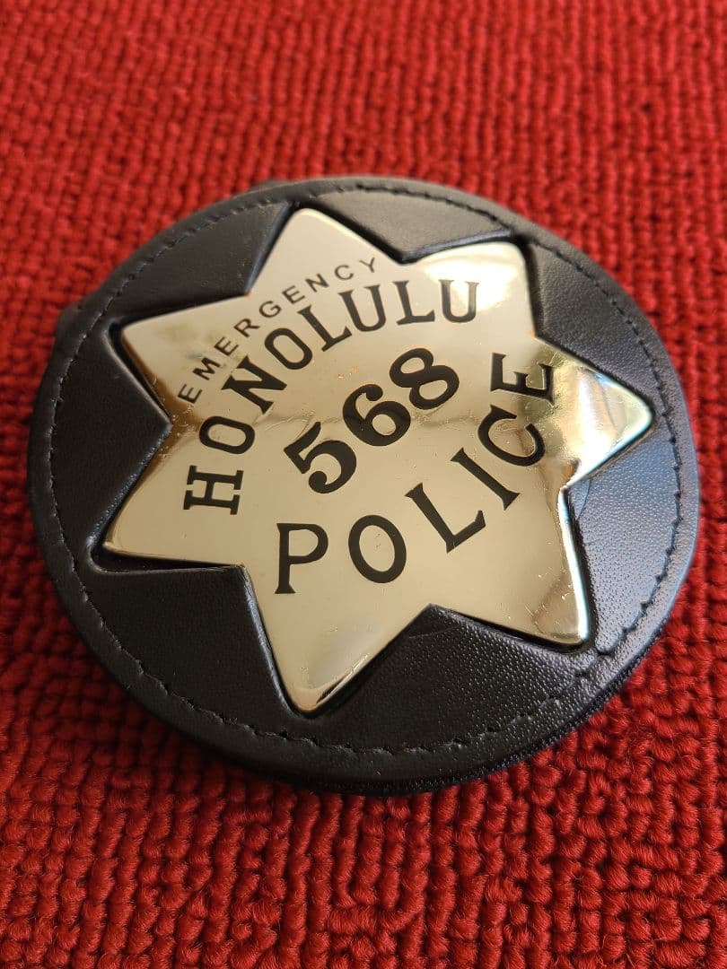 米国ポリスバッジ ヴィンテージ HPD【ホノルルPD】PF社製バッジホルダー付き