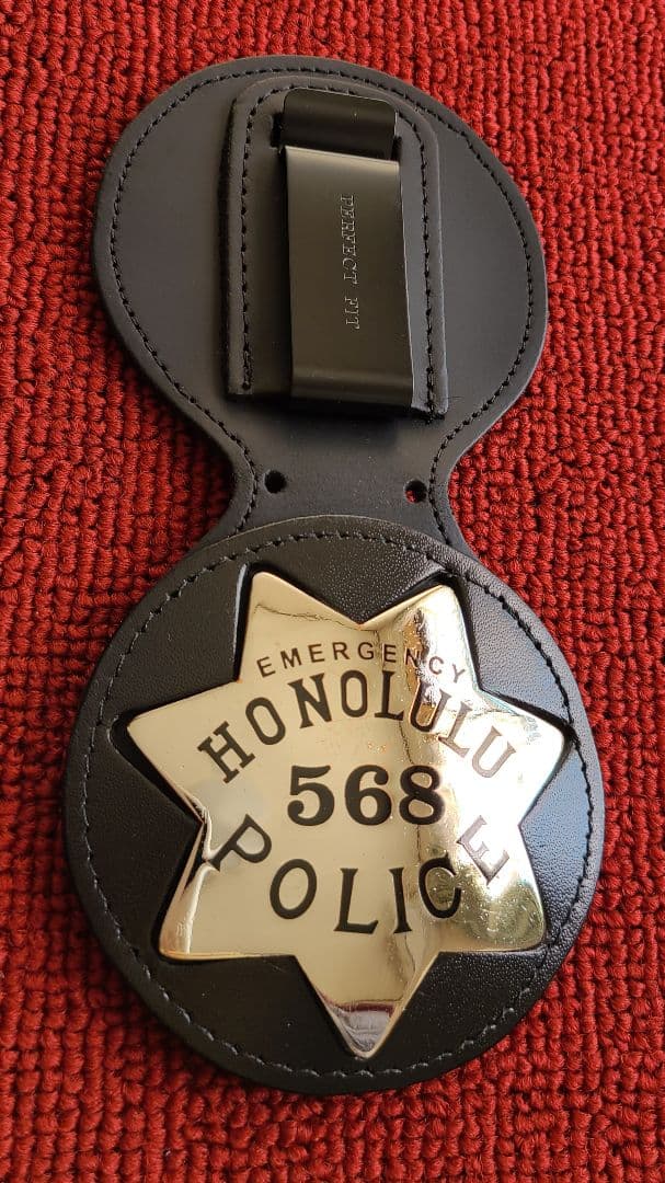 米国ポリスバッジ ヴィンテージ HPD【ホノルルPD】PF社製バッジホルダー付き