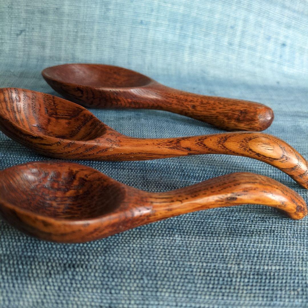 栗の木の皿と匙3点