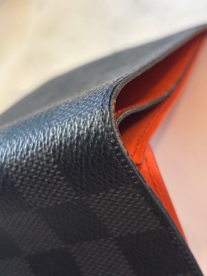 ルイヴィトン ダミエ グラフィット メンズ 二つ折り財布