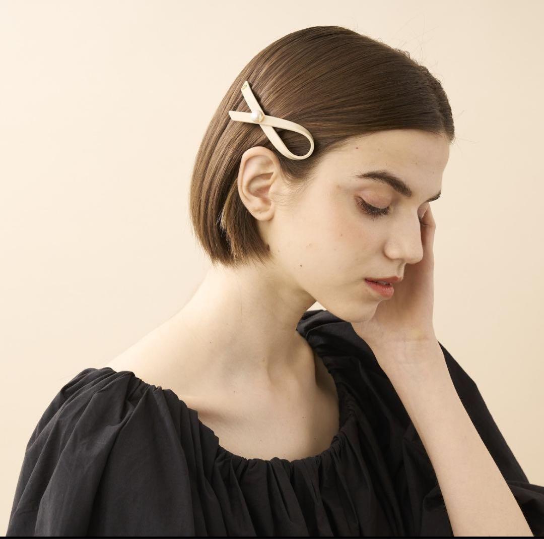 アレクサンドルドゥパリ　バレッタ　ベージュ