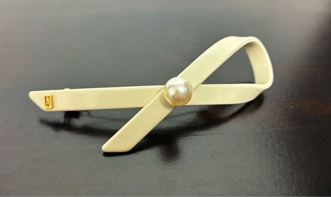 アレクサンドルドゥパリ　バレッタ　ベージュ