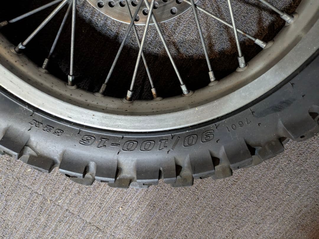 トリッカー　純正 ホイール前後セット　ブロックタイヤ＆チューブ　シルバー