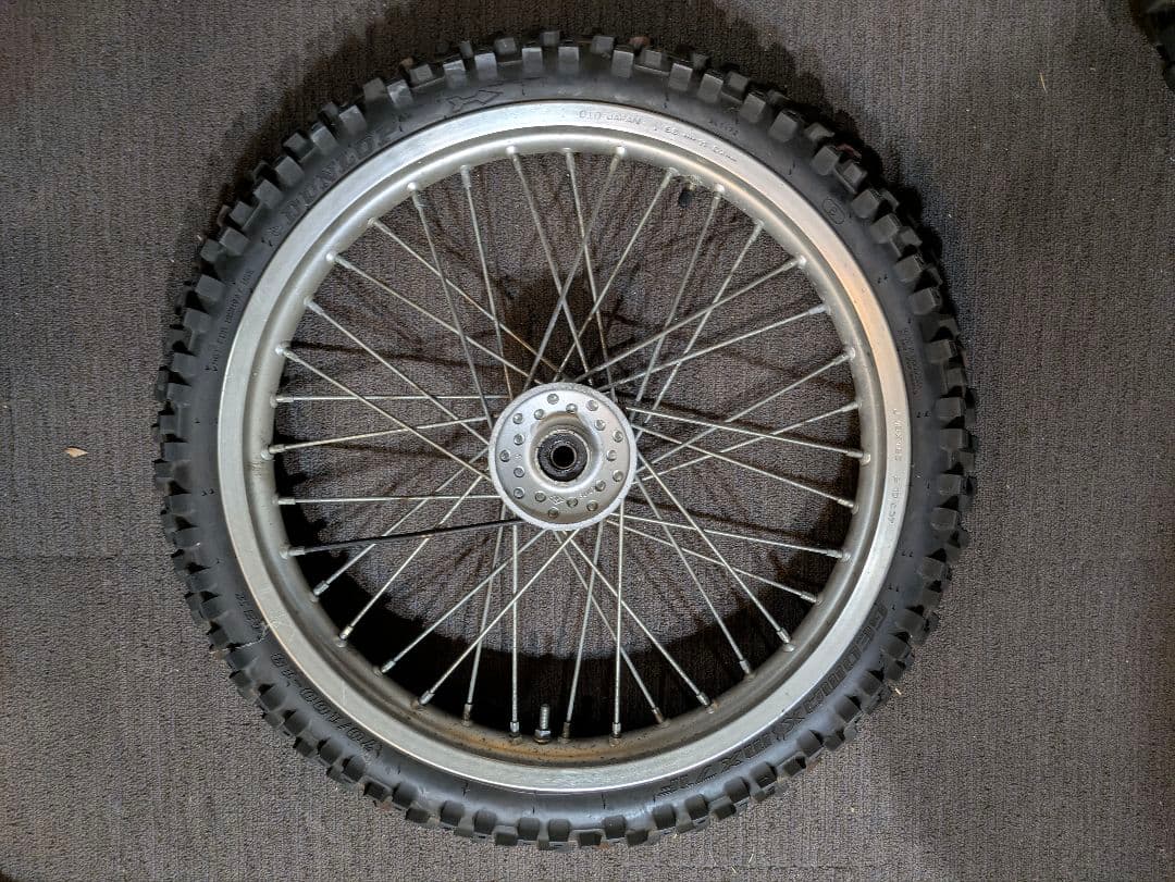 トリッカー　純正 ホイール前後セット　ブロックタイヤ＆チューブ　シルバー