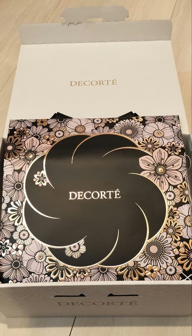 【抜き取り無し・ショッパー付】コスメデコルテ クリスマスコフレ 2025