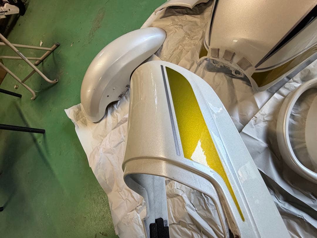 Kawasaki ゼファー750 外装一式　ホワイトタイガー