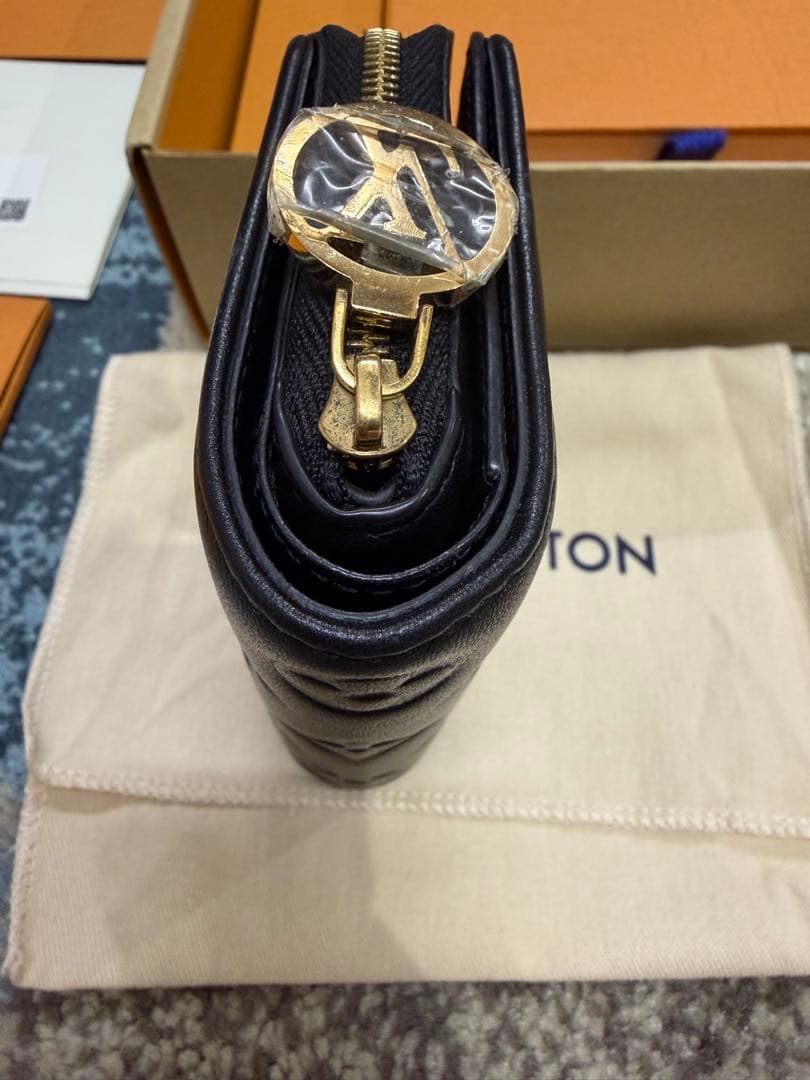 LOUIS VUITTON ポルトフォイユ・ルー