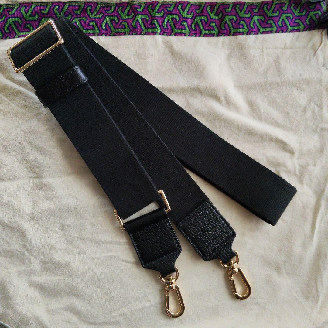 Tory Burch 黒 レザー ショルダーバッグ タッセル付き