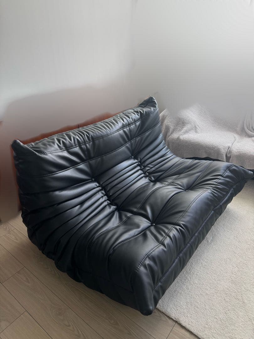 ligne roset トーゴ ブラック 2人掛けソファ