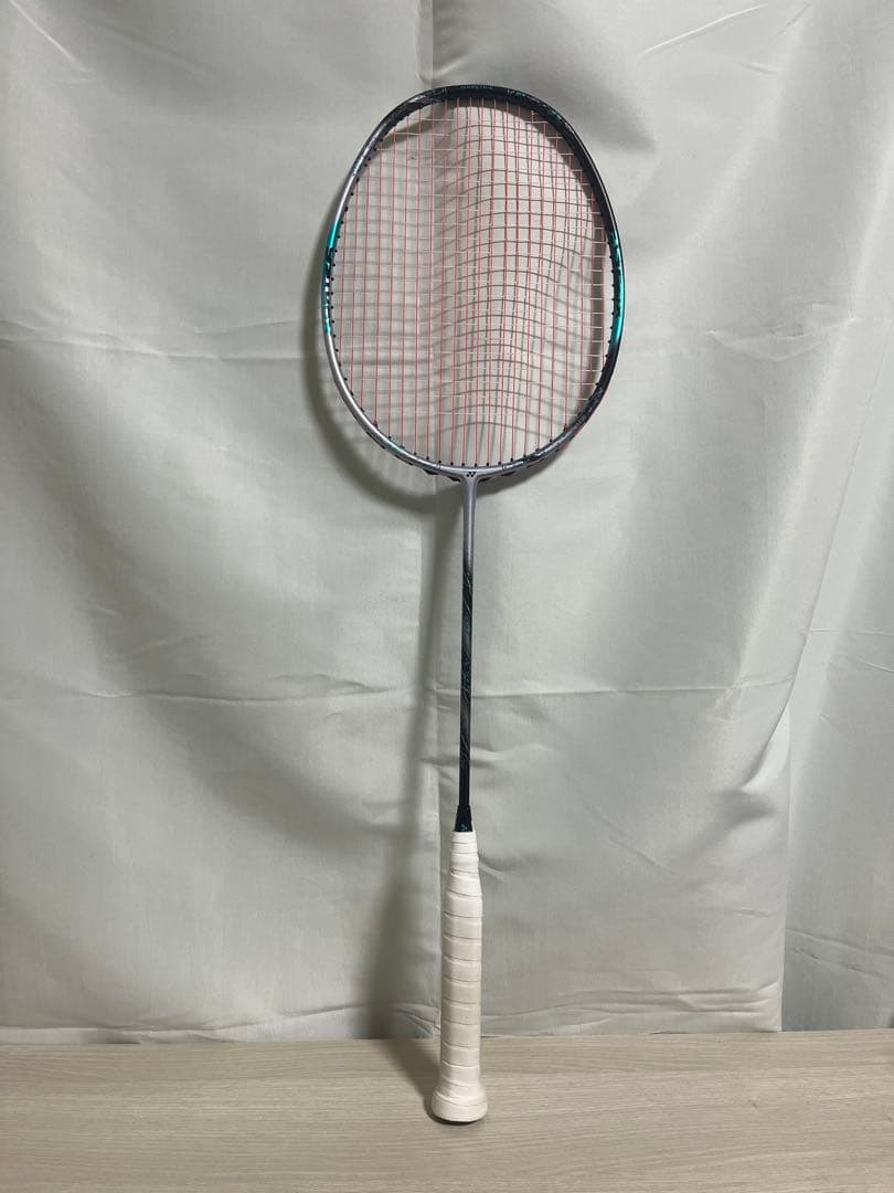 【美品】YONEX アストロクス88S PRO 4U5 ガット張りたて