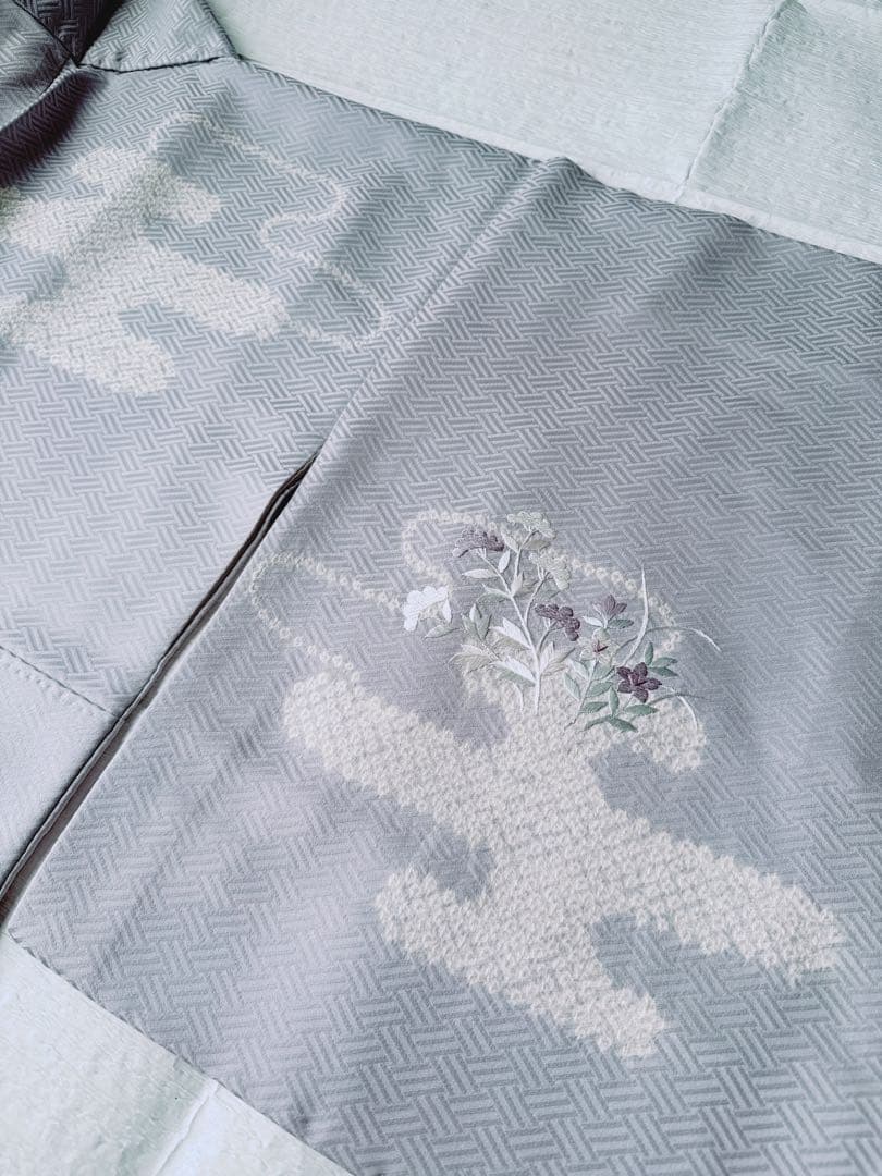 【未使用　しつけ糸付き】　正絹　訪問着　絞り　刺繍　ラベンダーグレー