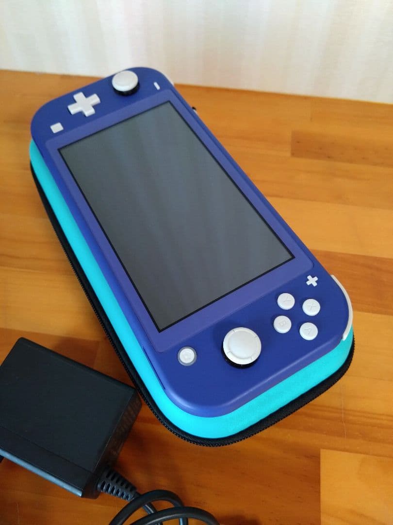 スイッチライト　青 充電器・ケース付　初期化済 使用少ない美品です！