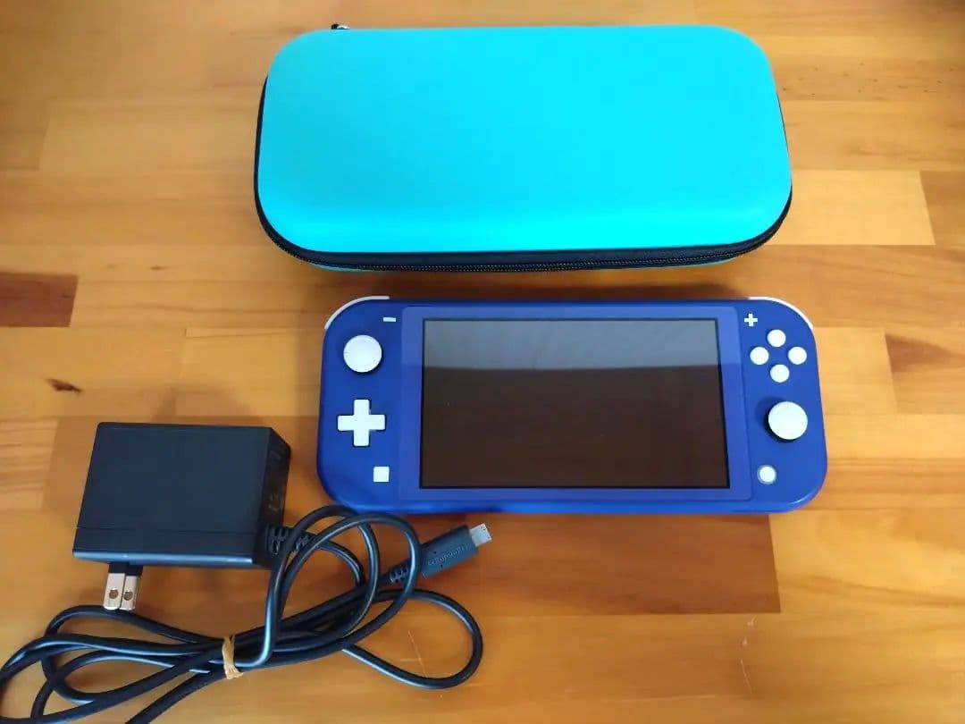 スイッチライト　青 充電器・ケース付　初期化済 使用少ない美品です！