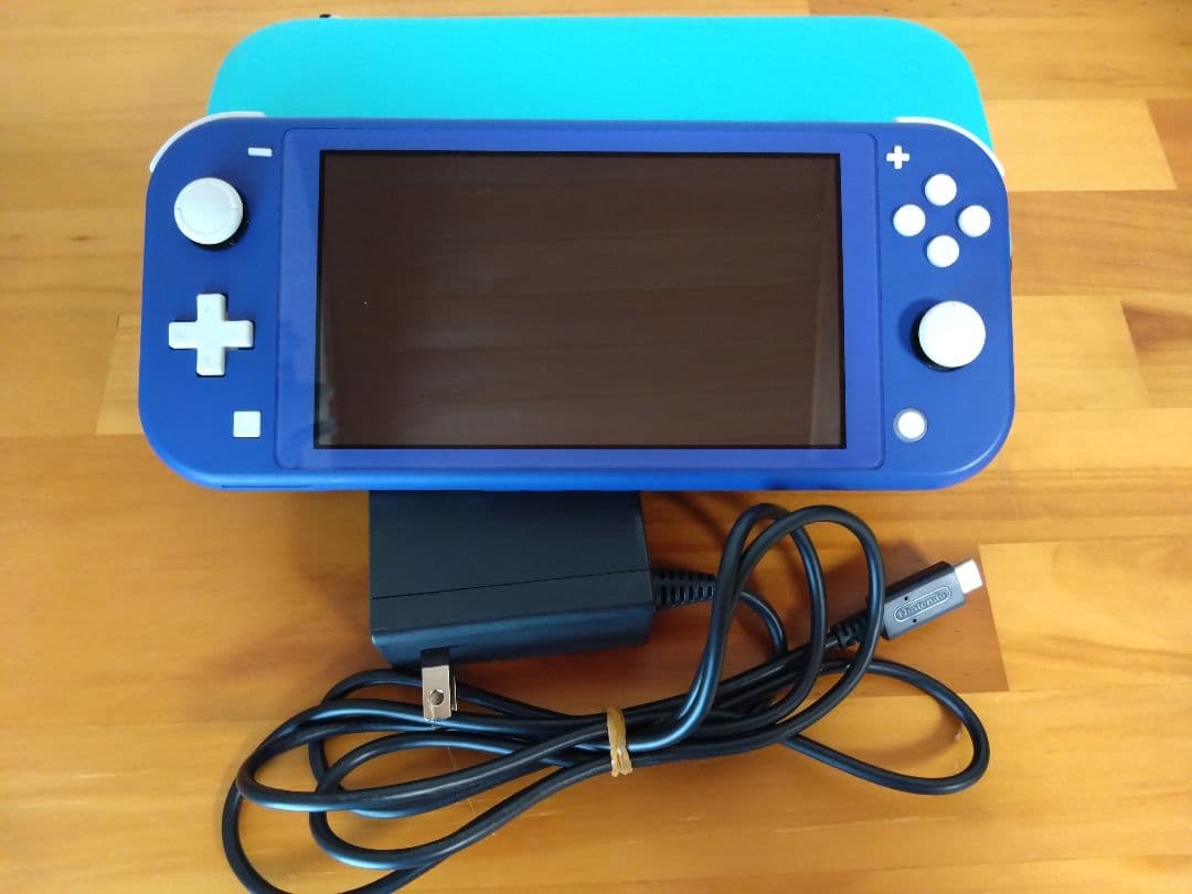 スイッチライト　青 充電器・ケース付　初期化済 使用少ない美品です！