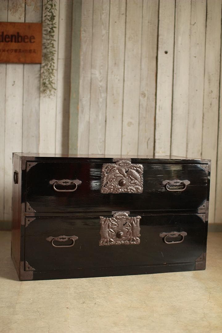 綺麗な打ち出し金具庄内箪笥　2段　タンス　収納　古家具　古民家　時代家具