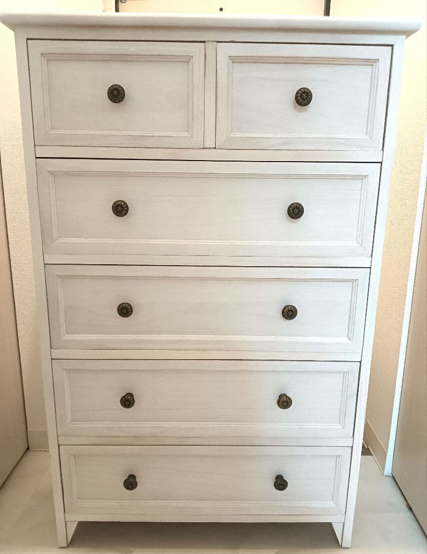 ニトリ ワンルームにもぴったりの大人可愛いホワイトシャビーチェスト5段