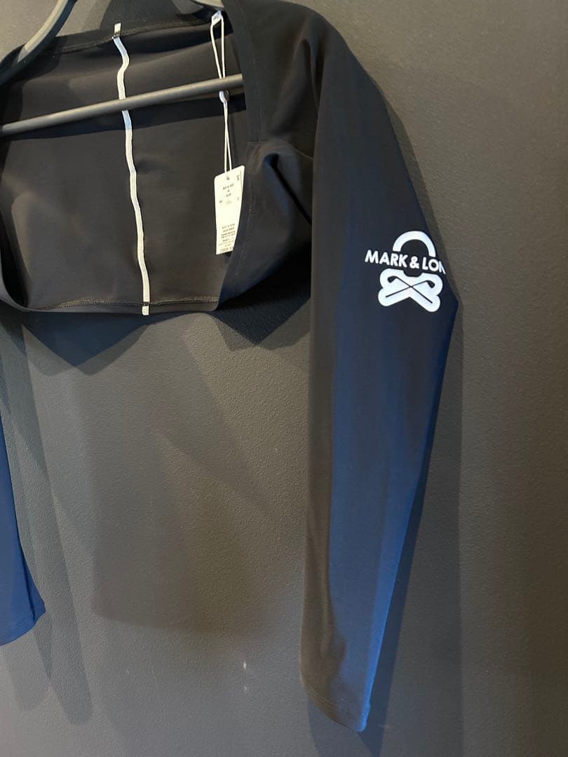 MARK & LONA アシメロゴプリント2WAYボレロ型アームカバー