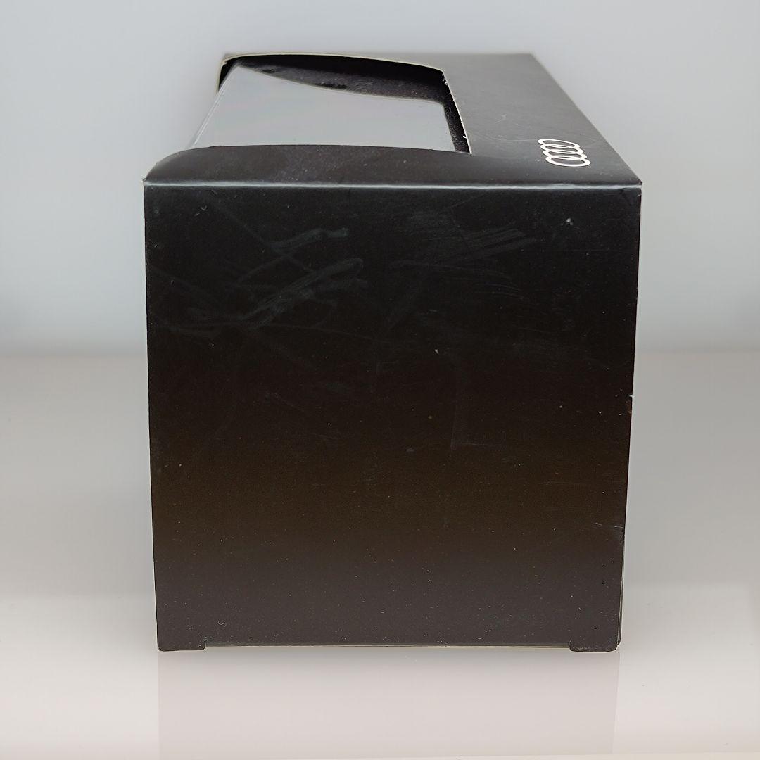 アウディ TT RS クーペ カラーサンプル カタルーニャレッド 1/43 新品