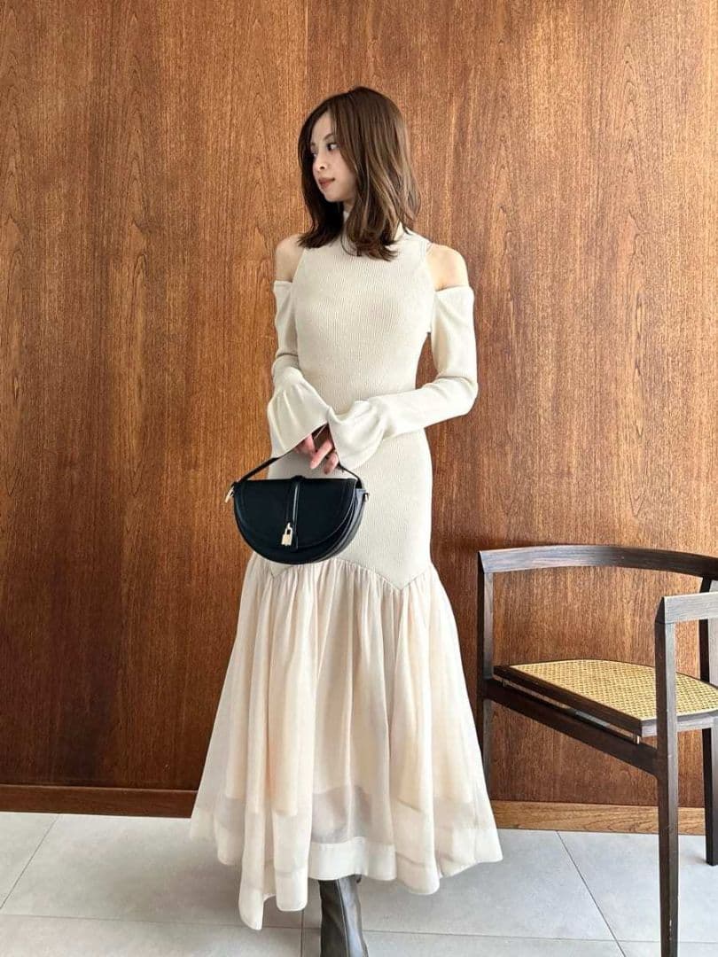 完売 SNIDEL Sustainableコールドショルダーニットワンピース