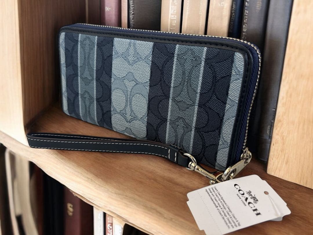 COACH 長財布 ネイビーストライプ柄