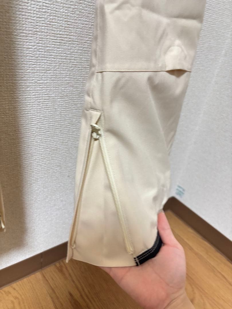 ［新品］BURTONスノーウェア　ビブパンツ　Mサイズ