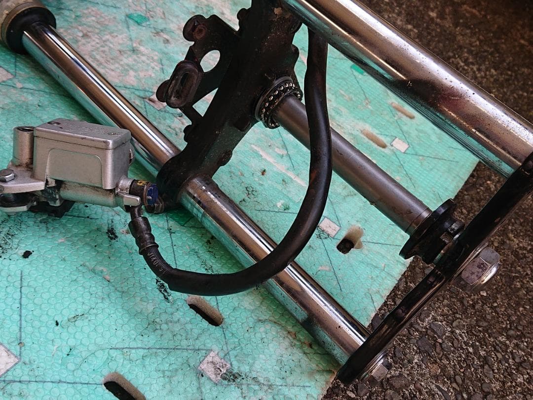 ホンダ XR50モタードから外しましたフロント足回り一式になります。