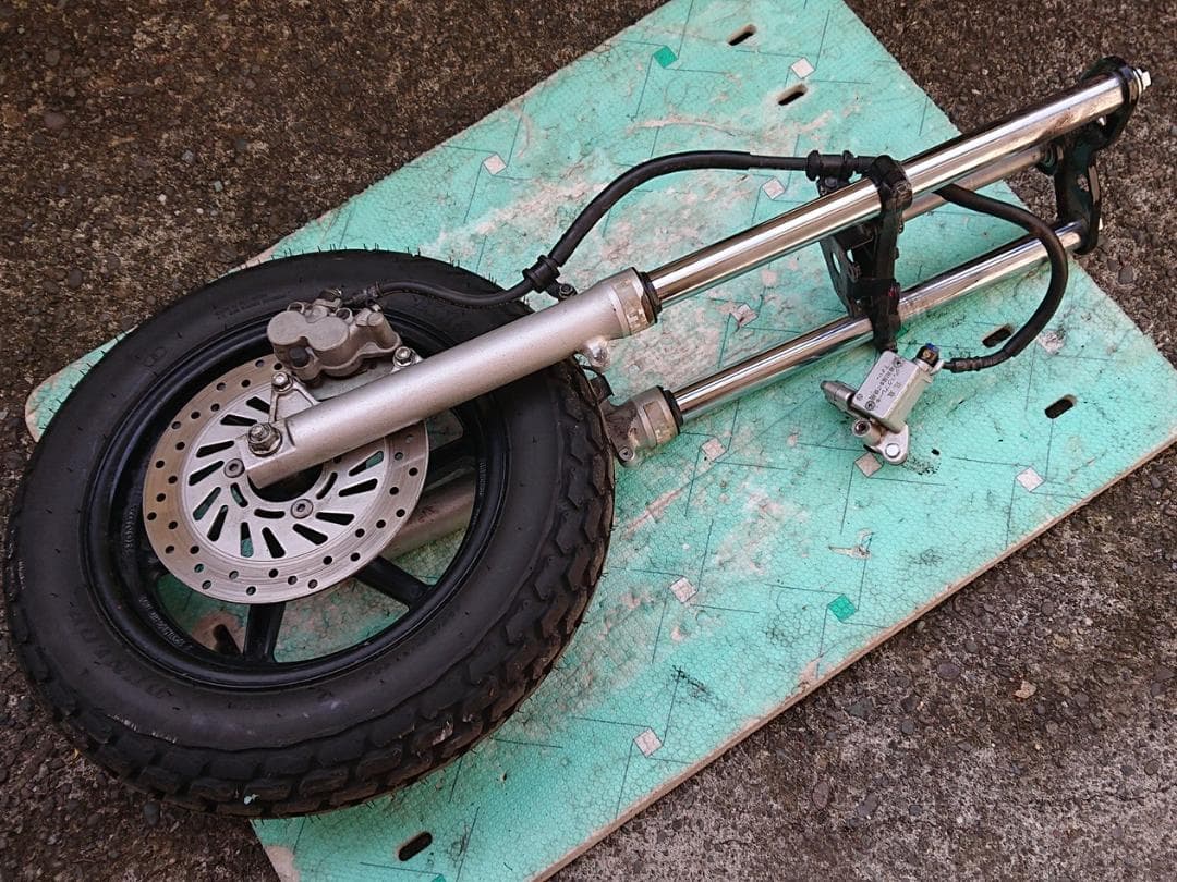 ホンダ XR50モタードから外しましたフロント足回り一式になります。