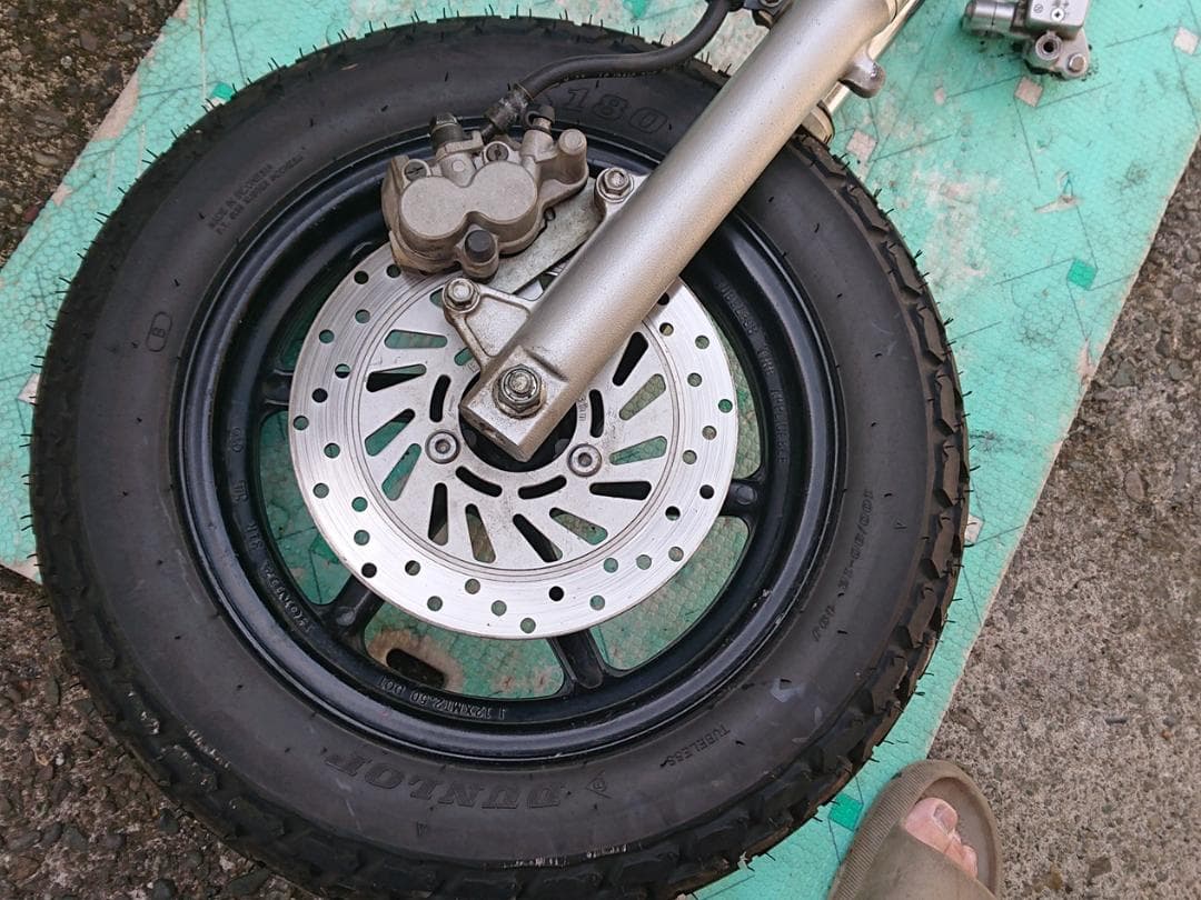 ホンダ XR50モタードから外しましたフロント足回り一式になります。