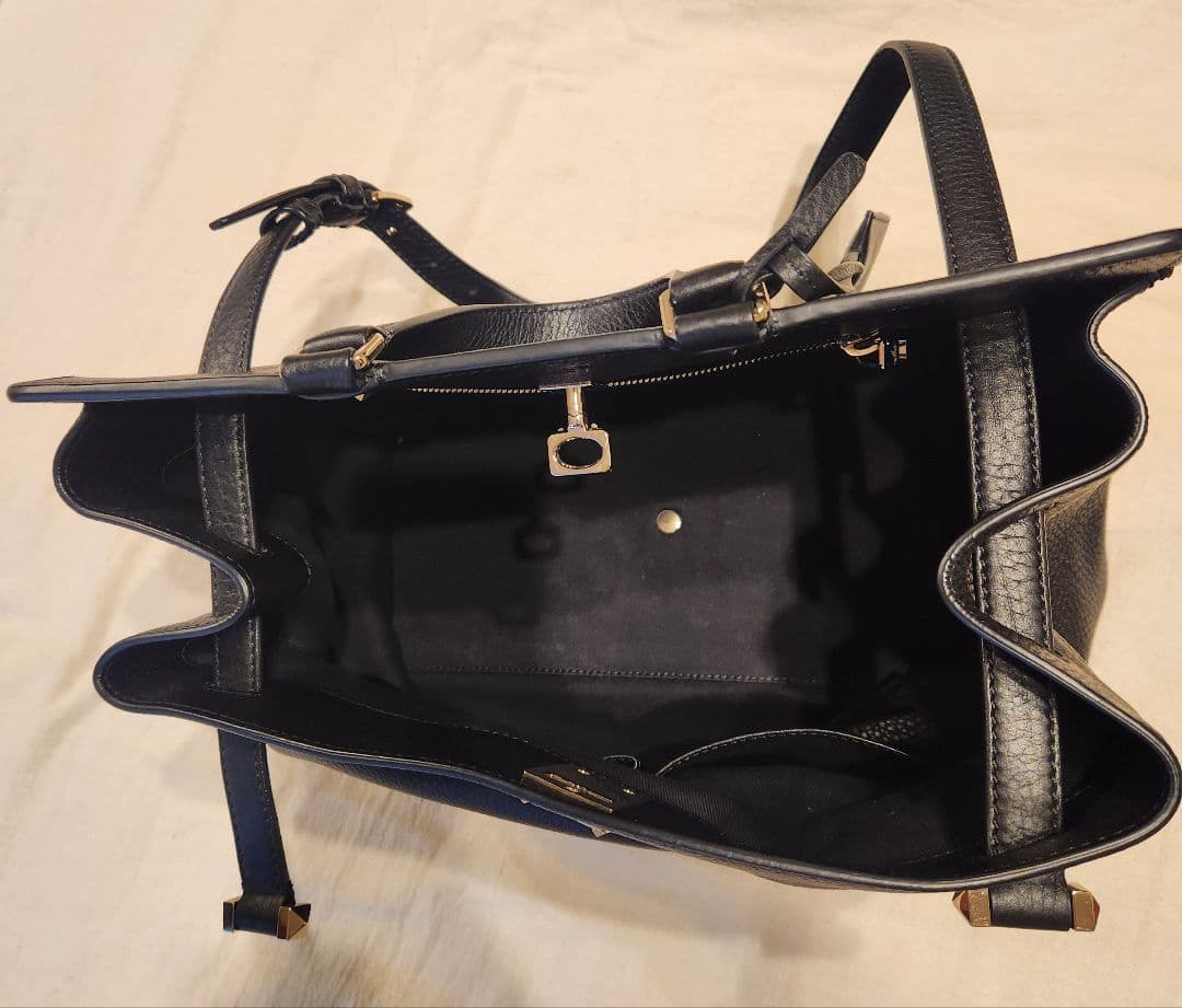 【カーキ‼️】VALENTINO ブラックレザートートバッグ