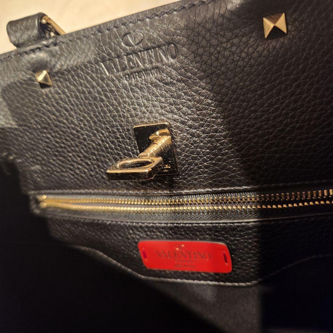 【カーキ‼️】VALENTINO ブラックレザートートバッグ