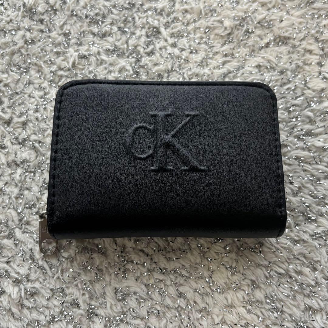 【美品】★人気・ラストワン★　カルバンクライン　財布　二つ折り　ブラック　レザー