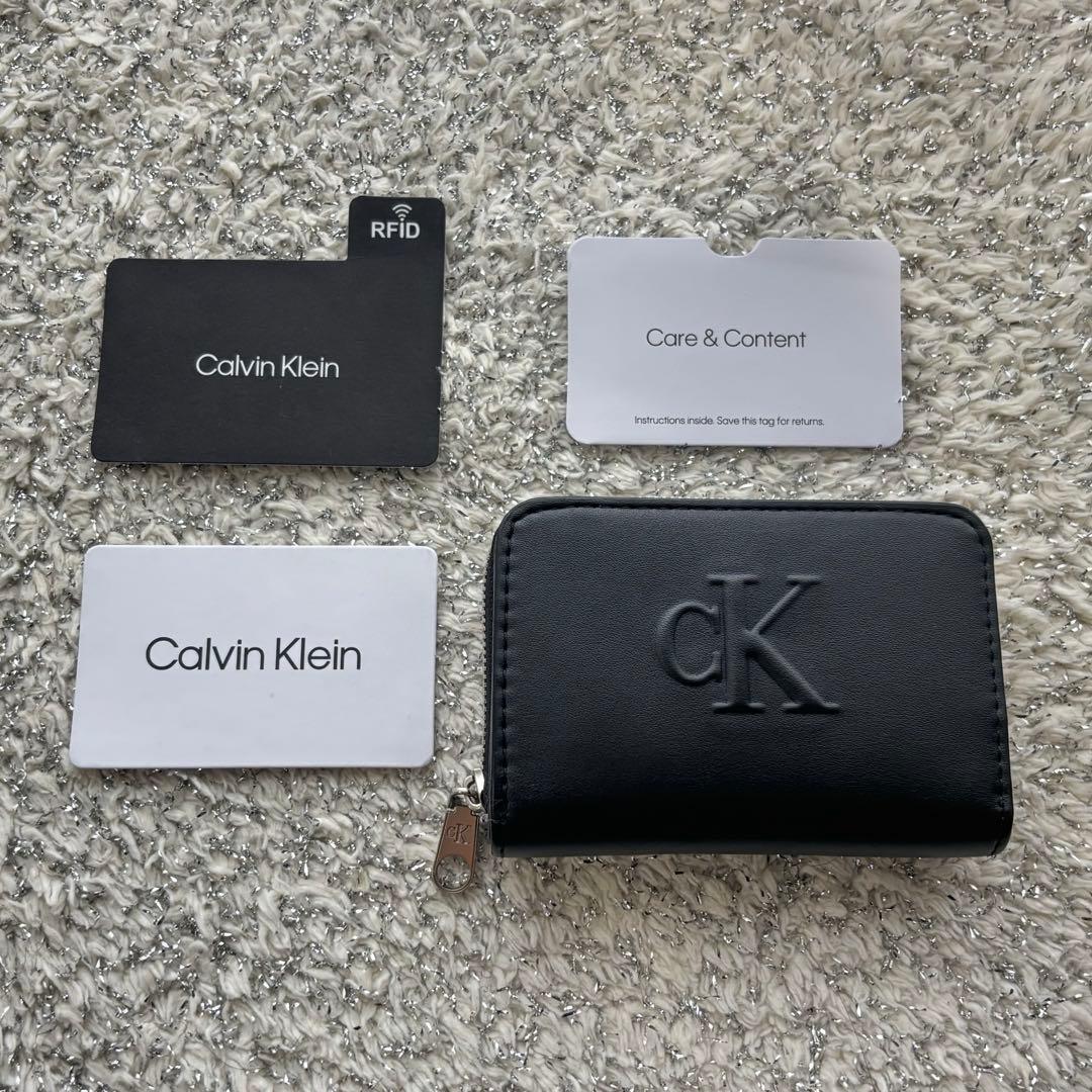 【美品】★人気・ラストワン★　カルバンクライン　財布　二つ折り　ブラック　レザー