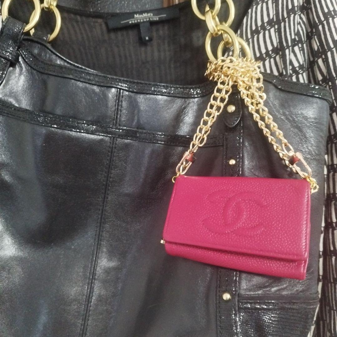 Chanel ピンク レザー キーケース　斜めがけ