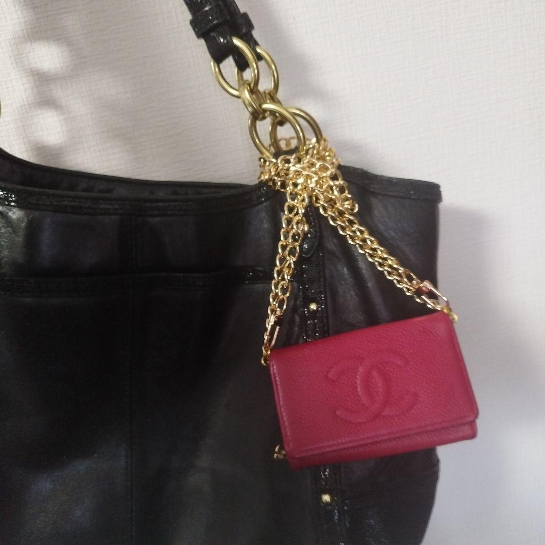 Chanel ピンク レザー キーケース　斜めがけ