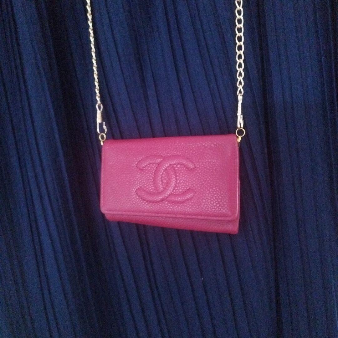 Chanel ピンク レザー キーケース　斜めがけ