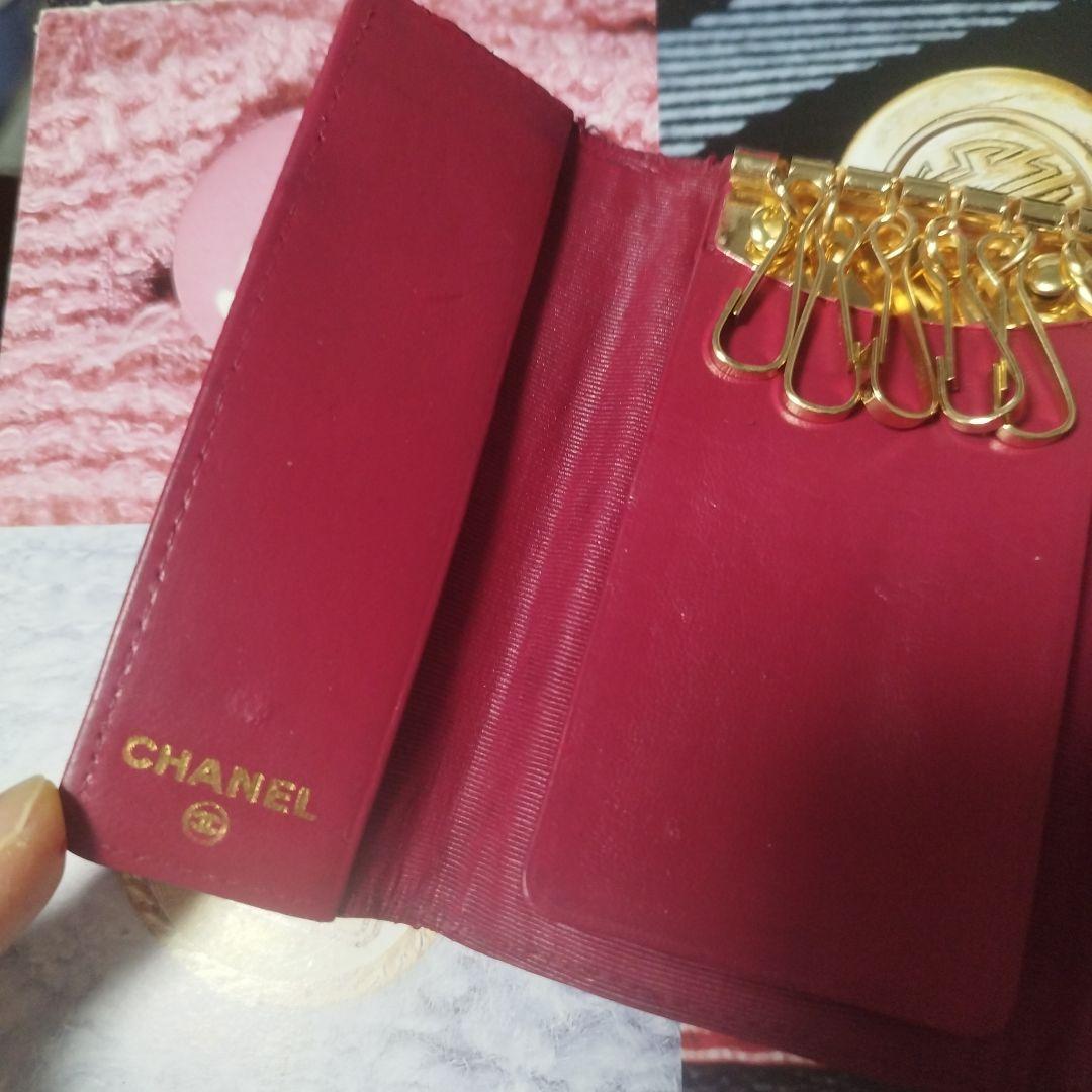 Chanel ピンク レザー キーケース　斜めがけ