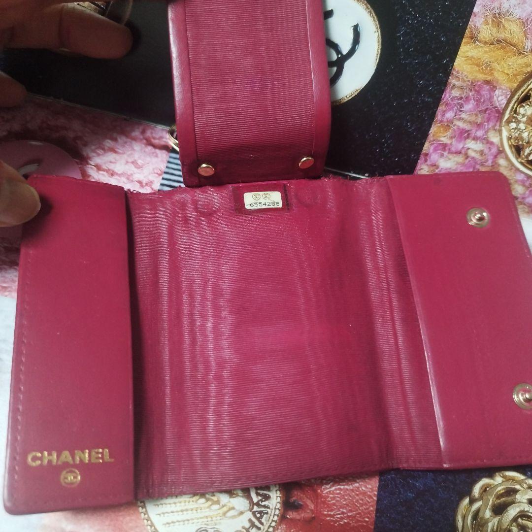 Chanel ピンク レザー キーケース　斜めがけ