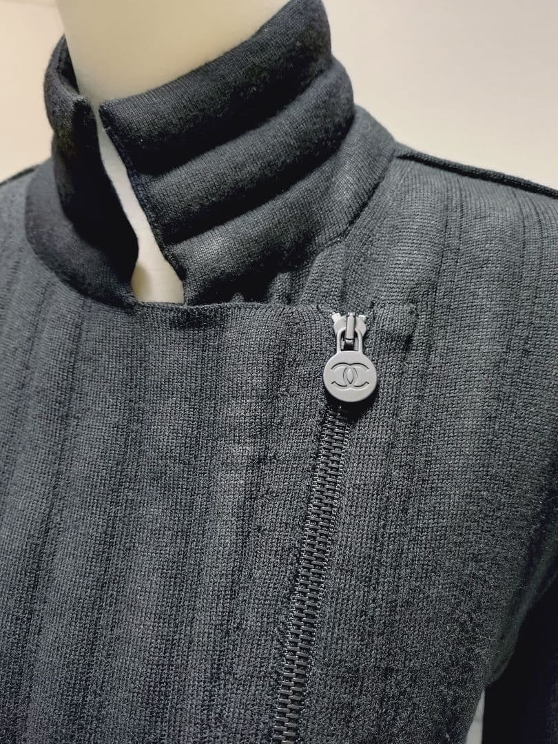 CHANEL　ジャケット　黒シルバーラメアウター　CC ボタン
