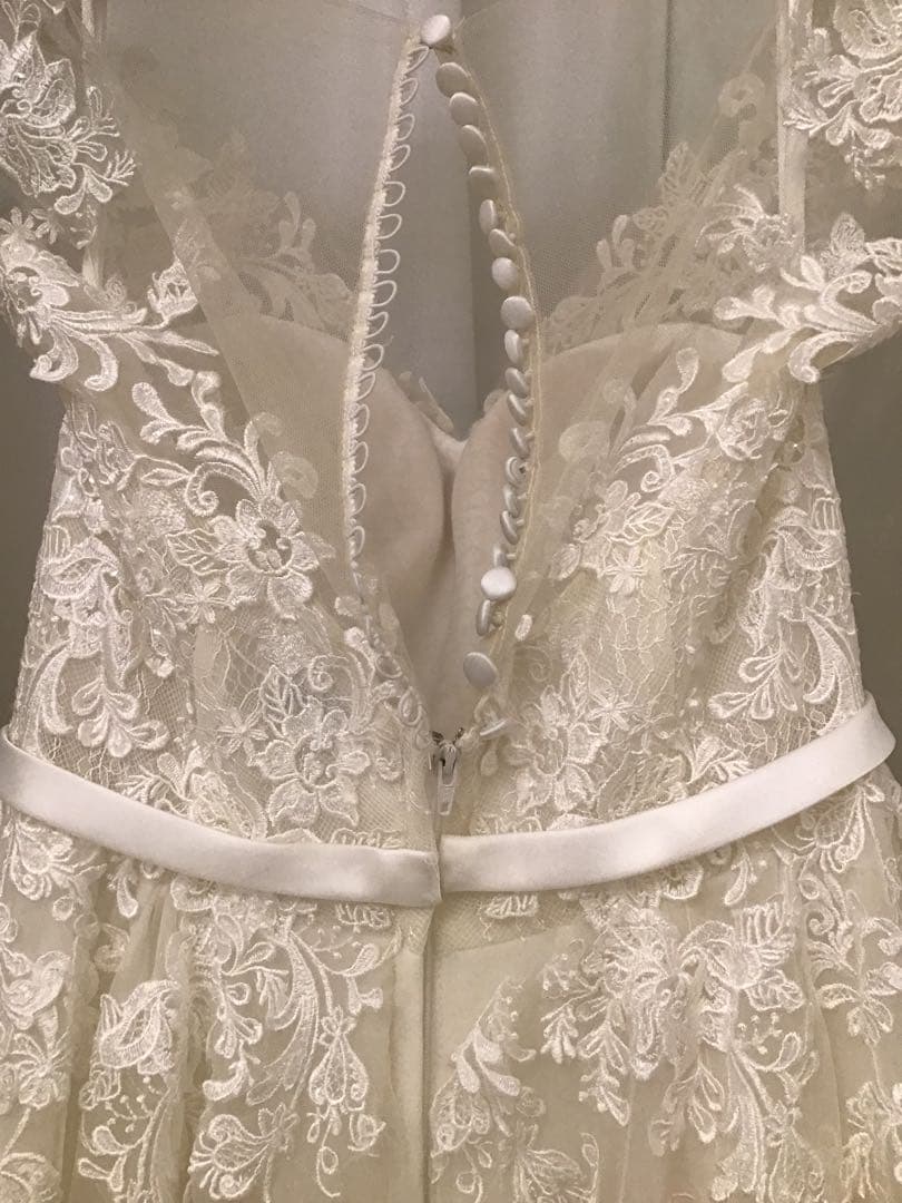 ホワイトレースウェディングドレス