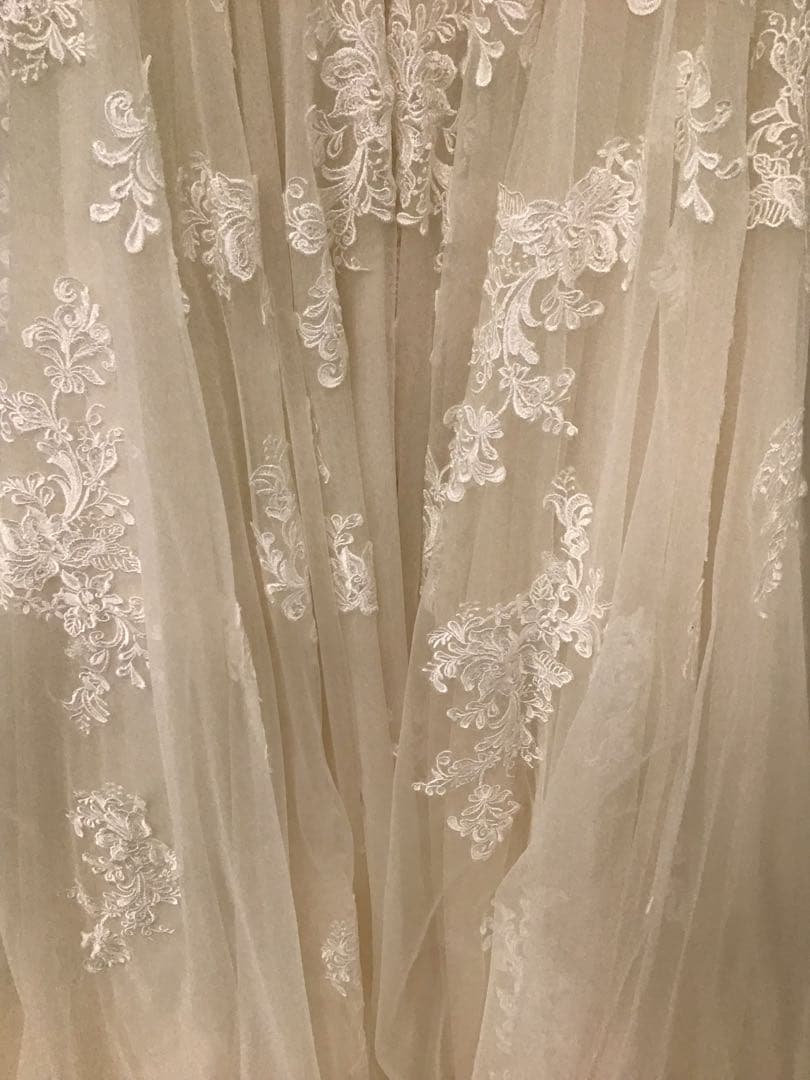 ホワイトレースウェディングドレス