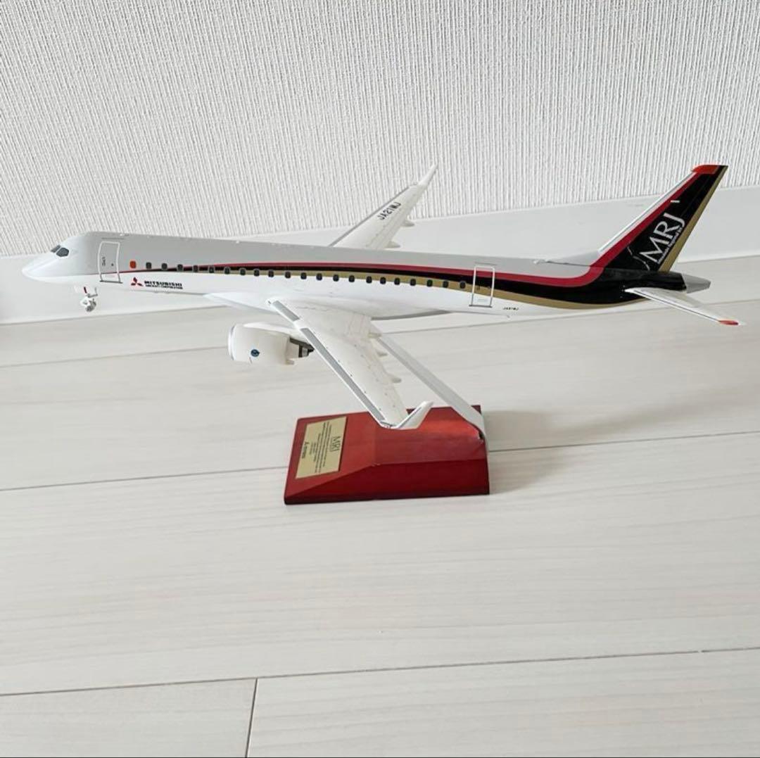三菱航空機　MRJ 1:100 模型