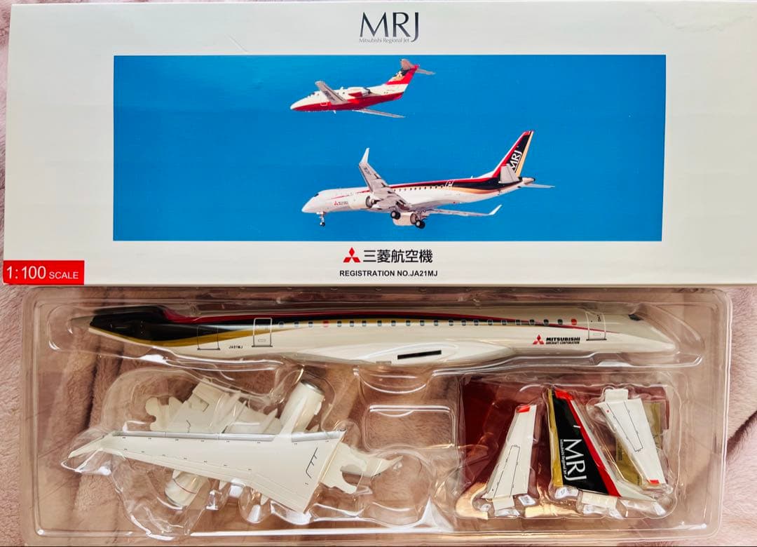 三菱航空機　MRJ 1:100 模型