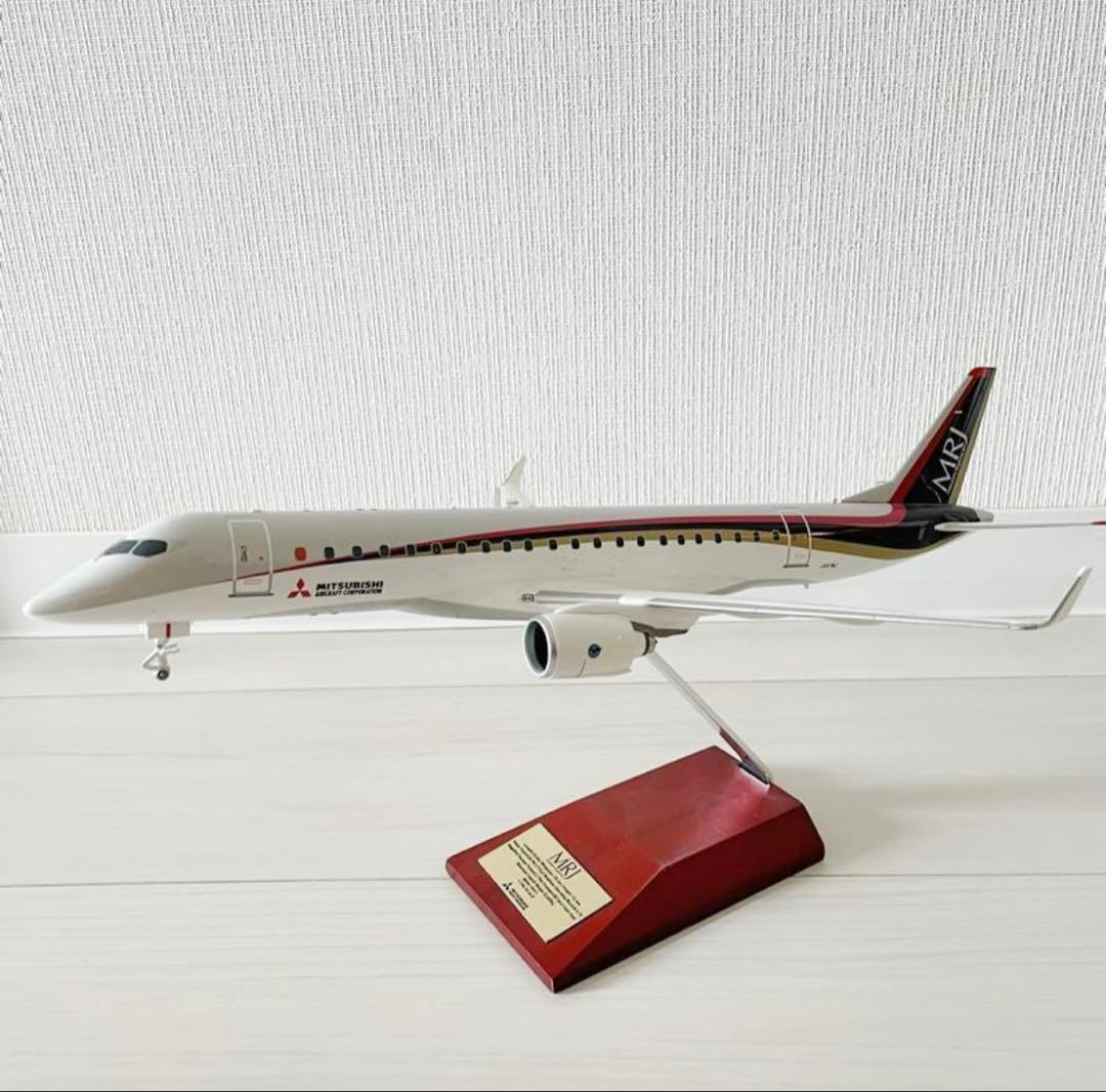 三菱航空機　MRJ 1:100 模型