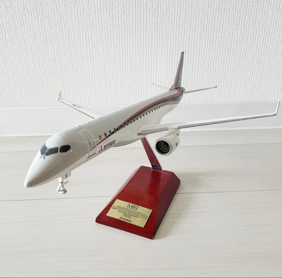 三菱航空機　MRJ 1:100 模型