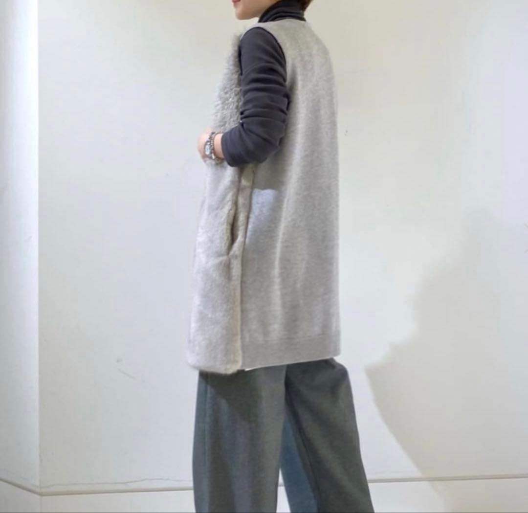 アルアバイル　フェイクファーコンビニットジレ　グレー