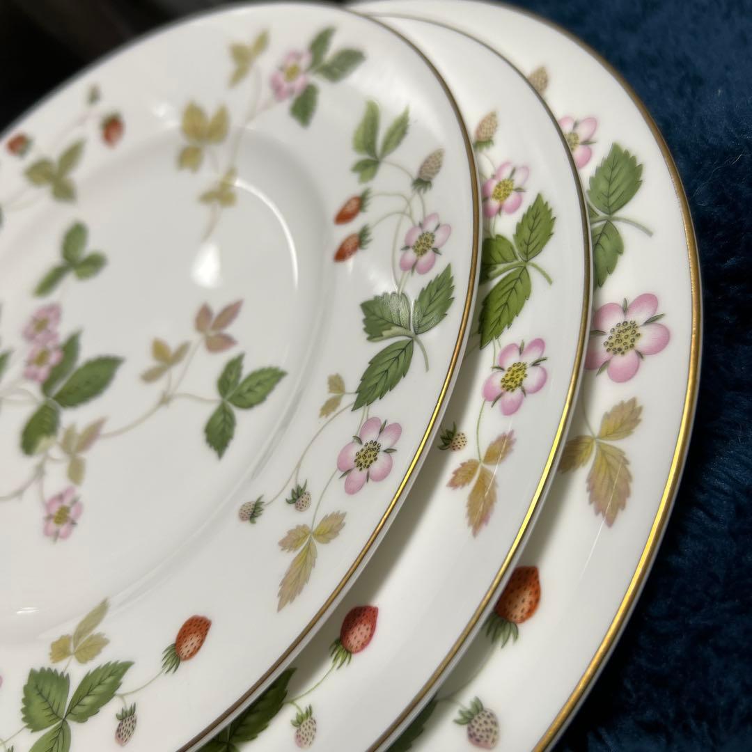 ウェッジウッド　ワイルドストロベリー　アフターヌーンティースタンド　3段付