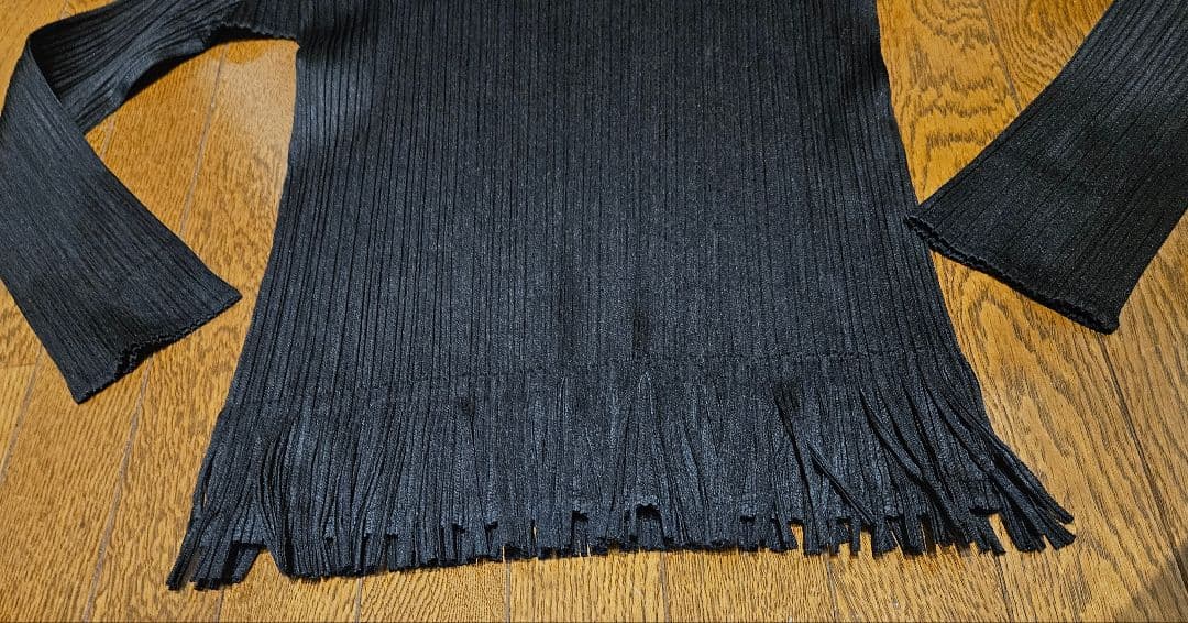 プリーツプリーズ　トップス　イッセイミヤケ　フリンジ　人気