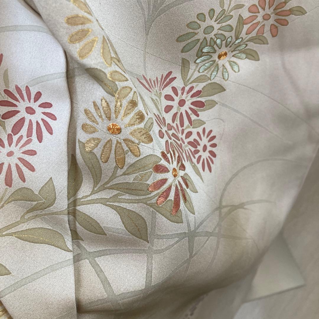 新品　訪問着　菊淡いグレージュ身幅L L ゆったり　金彩　骨格ウェーブ　上品